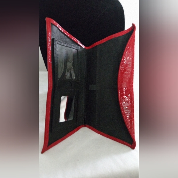 Red Patent Leather Crocodile Asymmetric Wallet - Picture 5 of 7